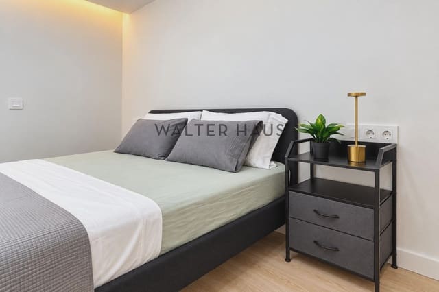 Appartement de 4 chambres à louer à Jerónimos, Madrid ville - 3 600 € (Ref: 9914846)