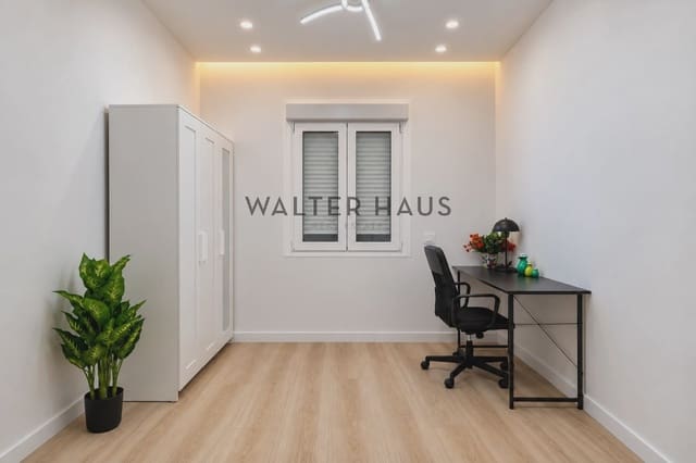 Appartement de 4 chambres à louer à Jerónimos, Madrid ville - 3 600 € (Ref: 9914846)