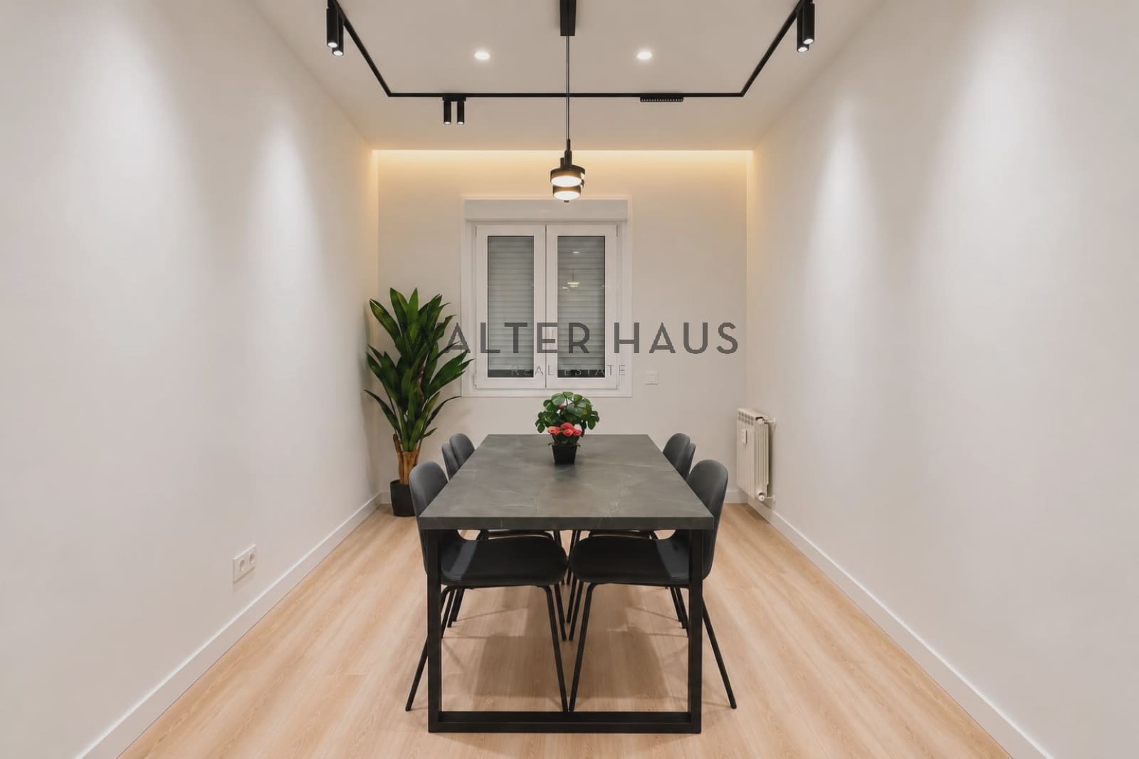 Appartement de 4 chambres à louer à Madrid ville - 3 600 € (Ref: 9914846)