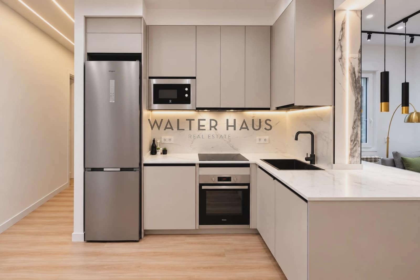 Appartement de 4 chambres à louer à Madrid ville - 3 600 € (Ref: 9914846)