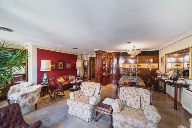 3 slaapkamer Flat te koop in Almagro, Madrid stad - € 2.400.000 (Ref: 9918794)