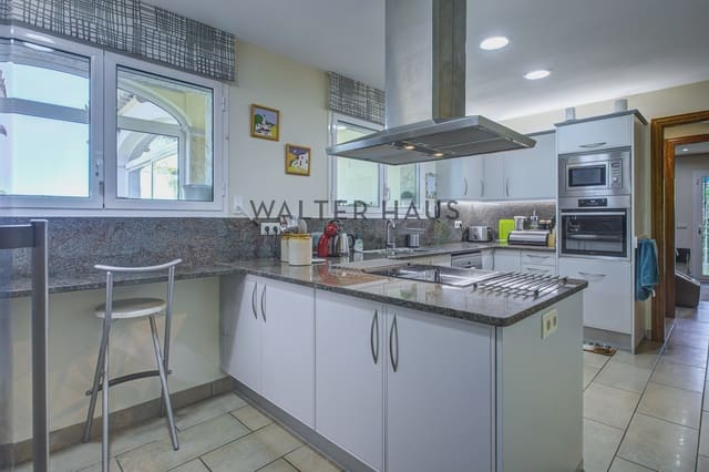 4 soverom Villa til salgs i Santa Cristina d'Aro - € 850 000 (Ref: 9924865)