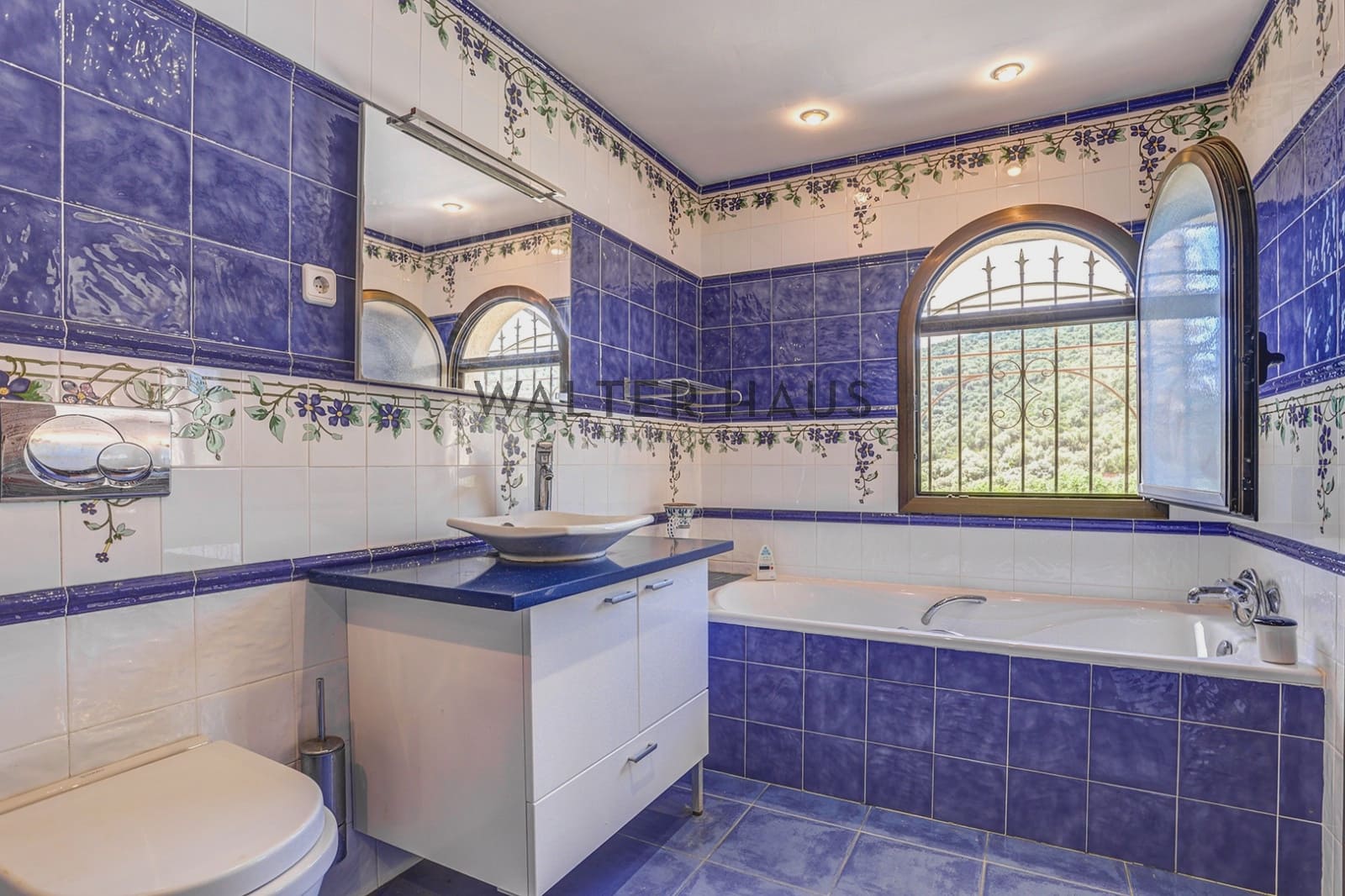 6 bedroom Villa for sale in Calonge i Sant Antoni - € 700,000 (Ref: 9924950)