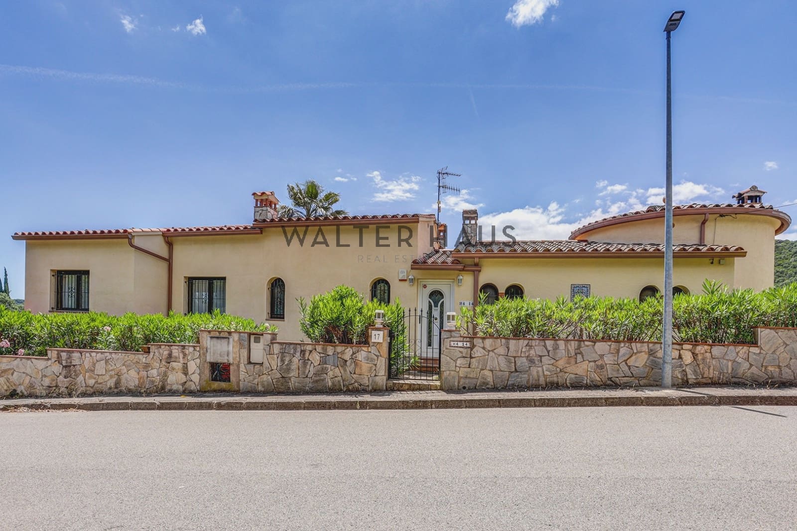 6 bedroom Villa for sale in Calonge i Sant Antoni - € 700,000 (Ref: 9924950)
