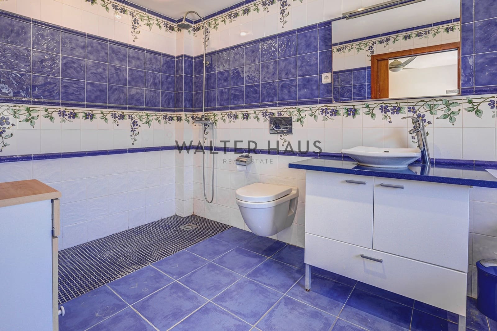 6 bedroom Villa for sale in Calonge i Sant Antoni - € 700,000 (Ref: 9924950)