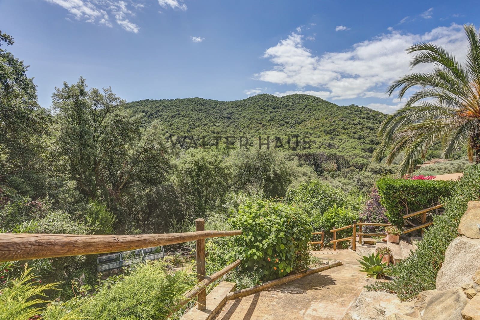 6 bedroom Villa for sale in Calonge i Sant Antoni - € 700,000 (Ref: 9924950)