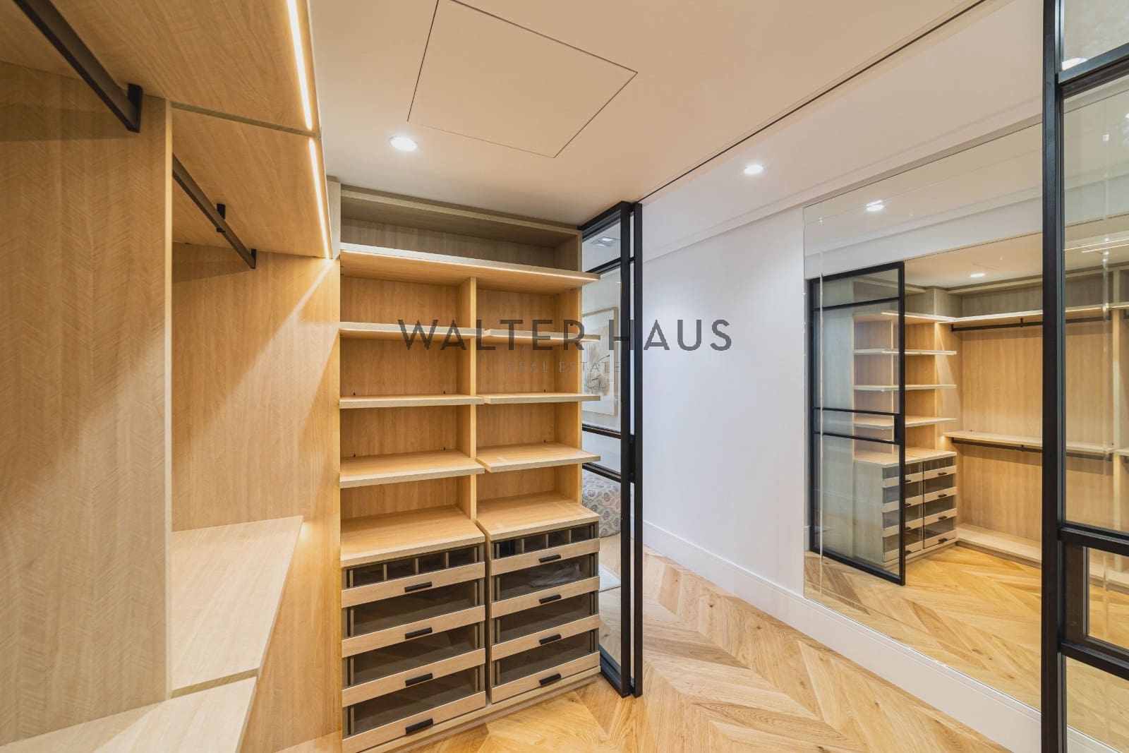 3 bedroom Flat for sale in Madrid city - € 3,200,000 (Ref: 9932365)