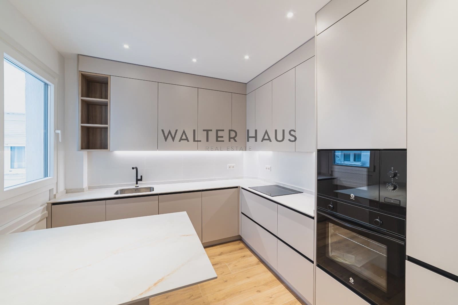 Piso de 3 habitaciones en Madrid ciudad en venta - 1.390.000 € (Ref: 9934824)