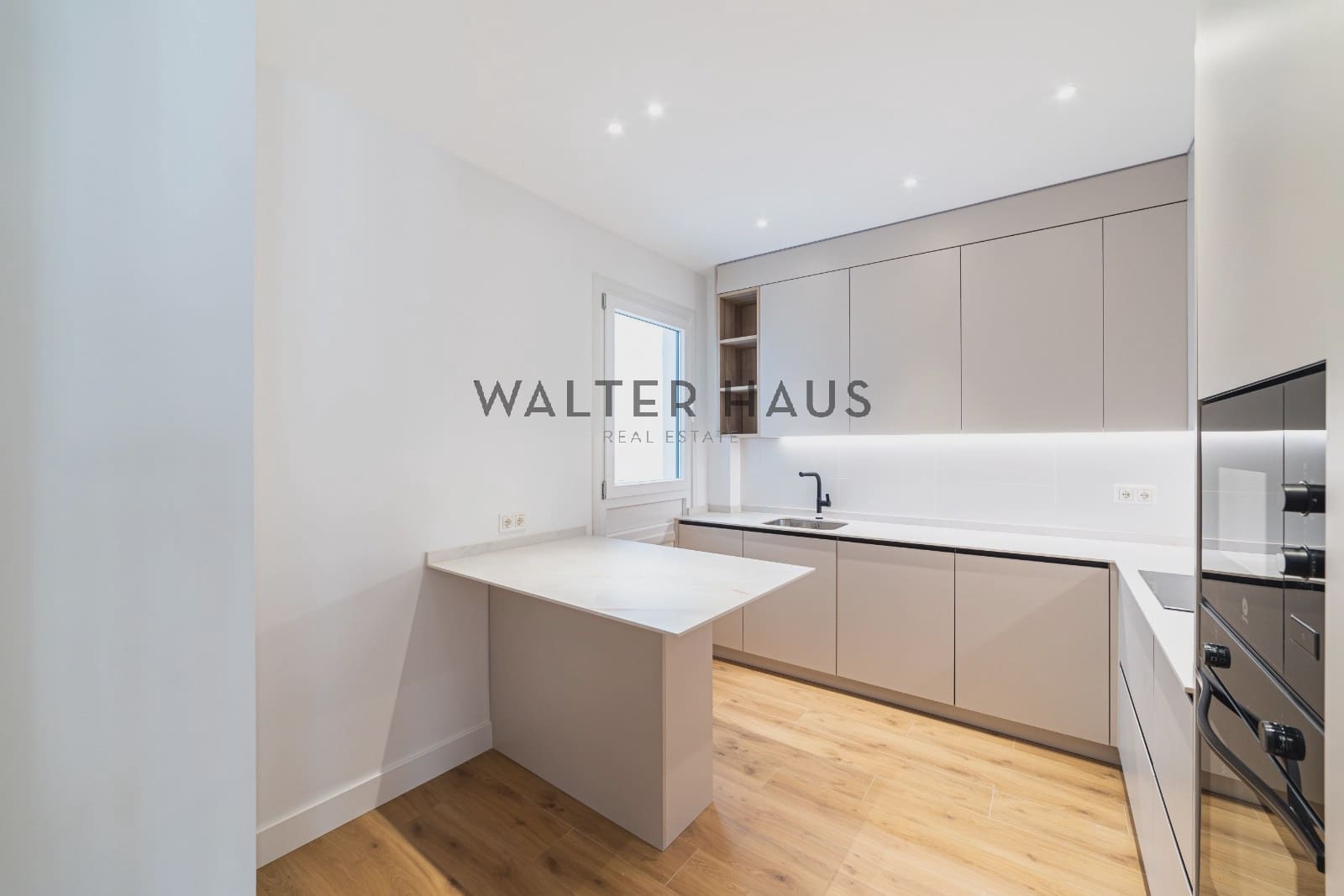 Piso de 3 habitaciones en Madrid ciudad en venta - 1.390.000 € (Ref: 9934824)