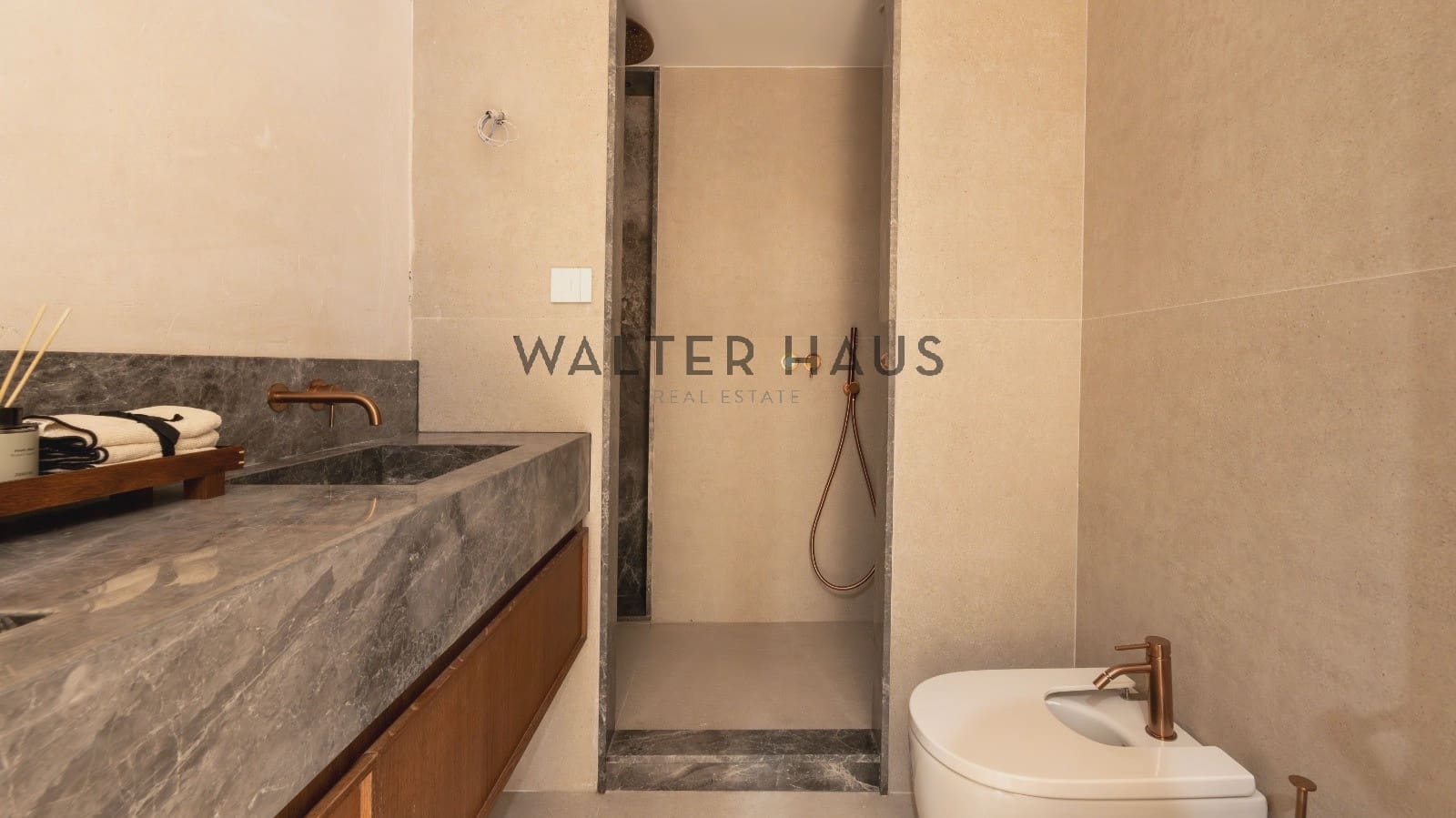3 bedroom Flat for sale in Madrid city - € 3,200,000 (Ref: 9937316)