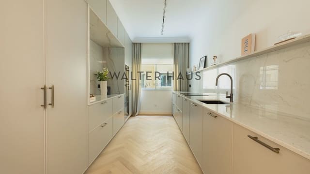 3 bedroom Flat for sale in Jerónimos, Madrid city - € 3,200,000 (Ref: 9937316)