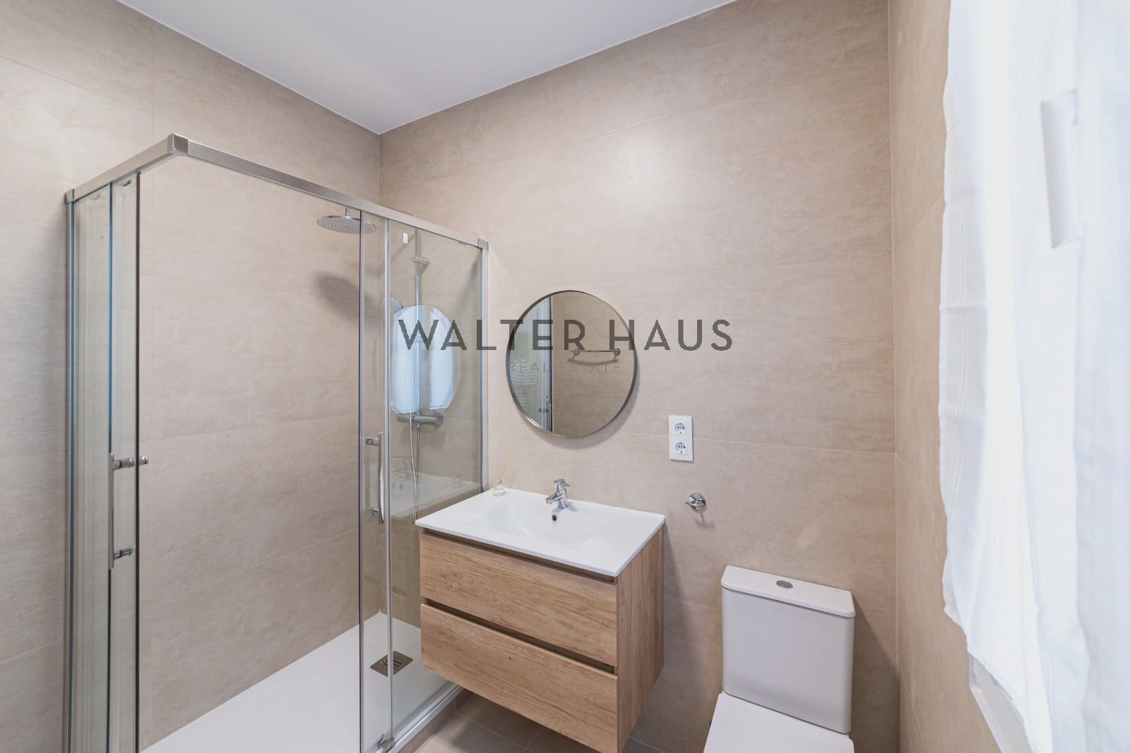 3 soverom Leilighet til leie i Madrid by - € 4 100 (Ref: 9941282)