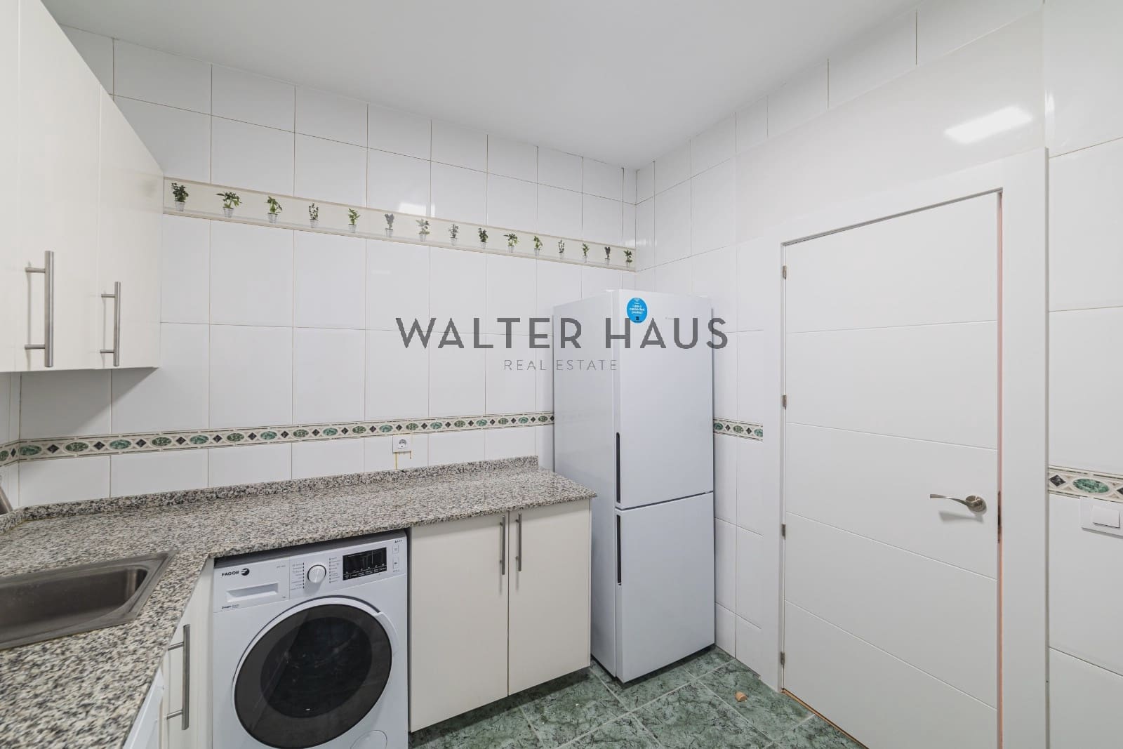 3 soverom Leilighet til leie i Madrid by - € 4 100 (Ref: 9941282)