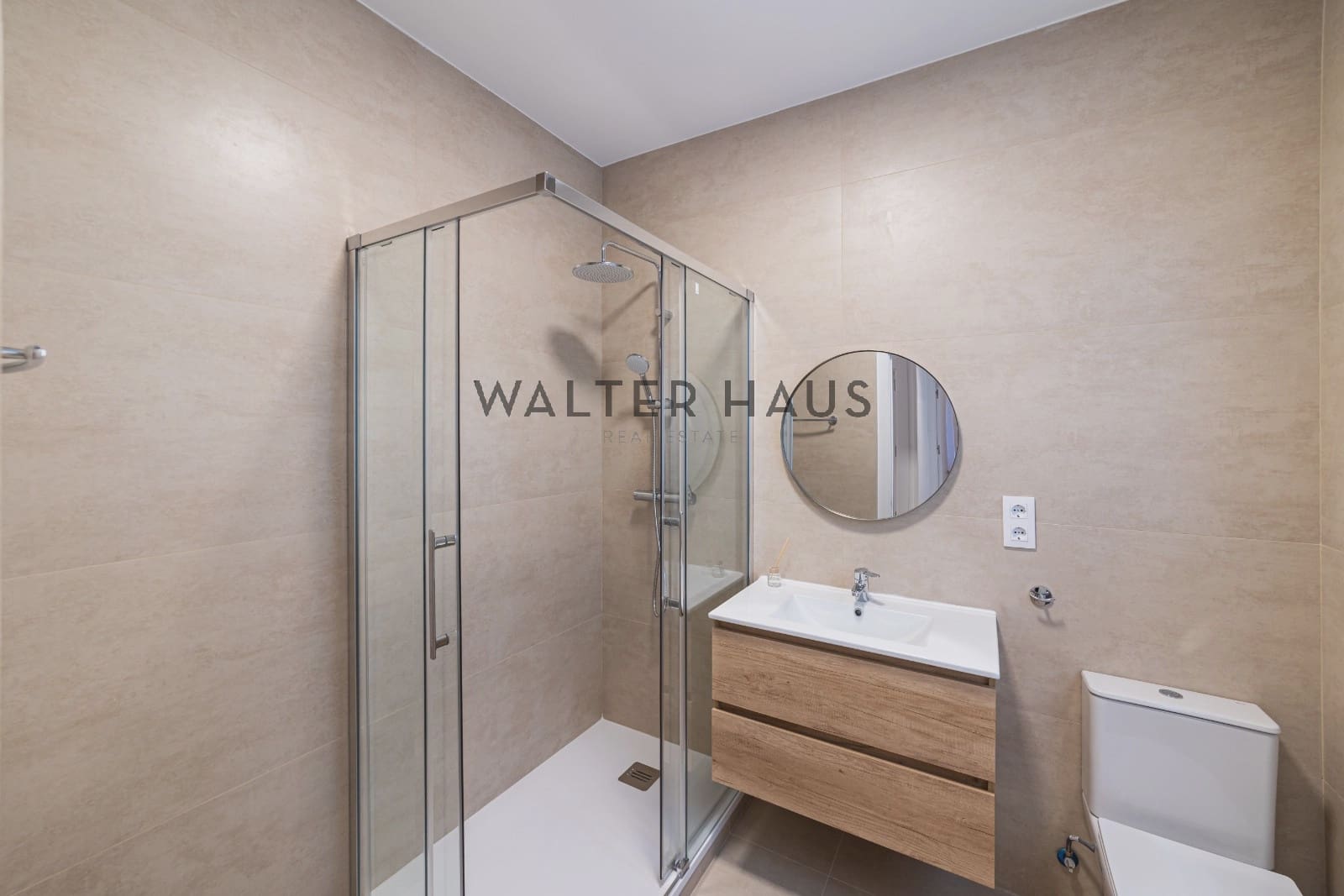 3 soverom Leilighet til leie i Madrid by - € 4 100 (Ref: 9941282)