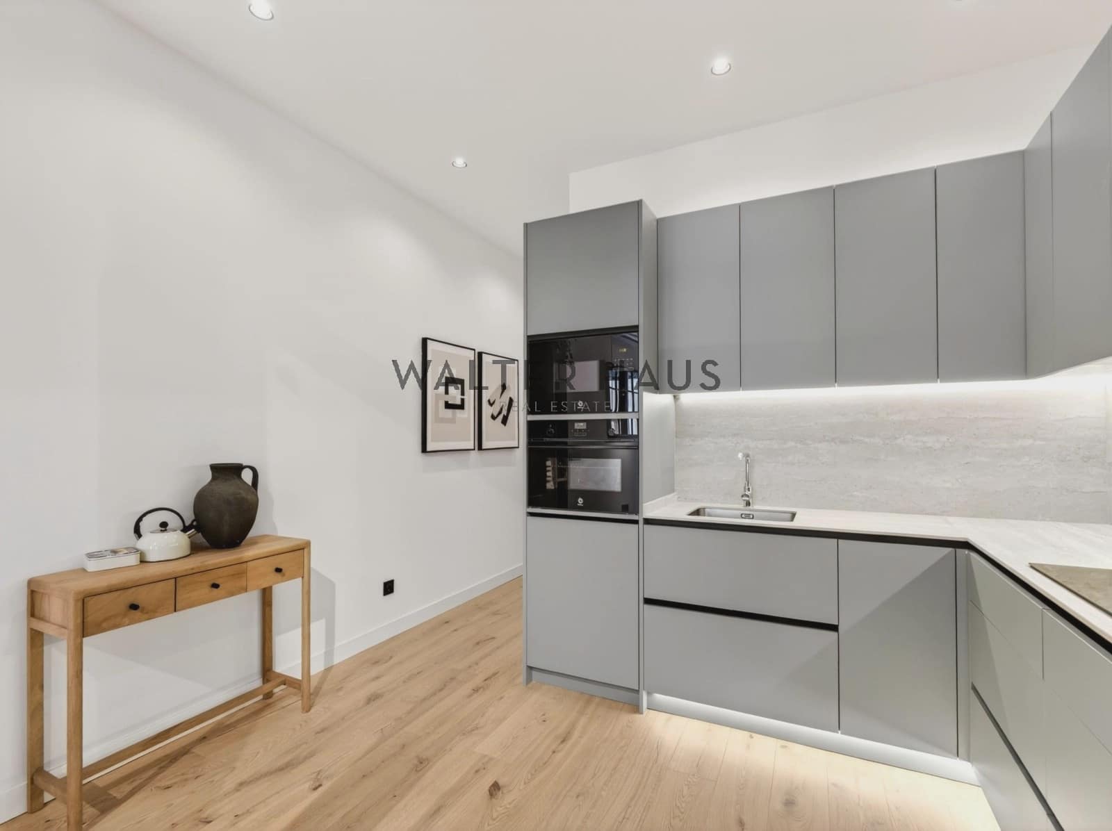 3 soveværelse Lejlighed til salg i Madrid by - € 1.095.000 (Ref: 9948398)
