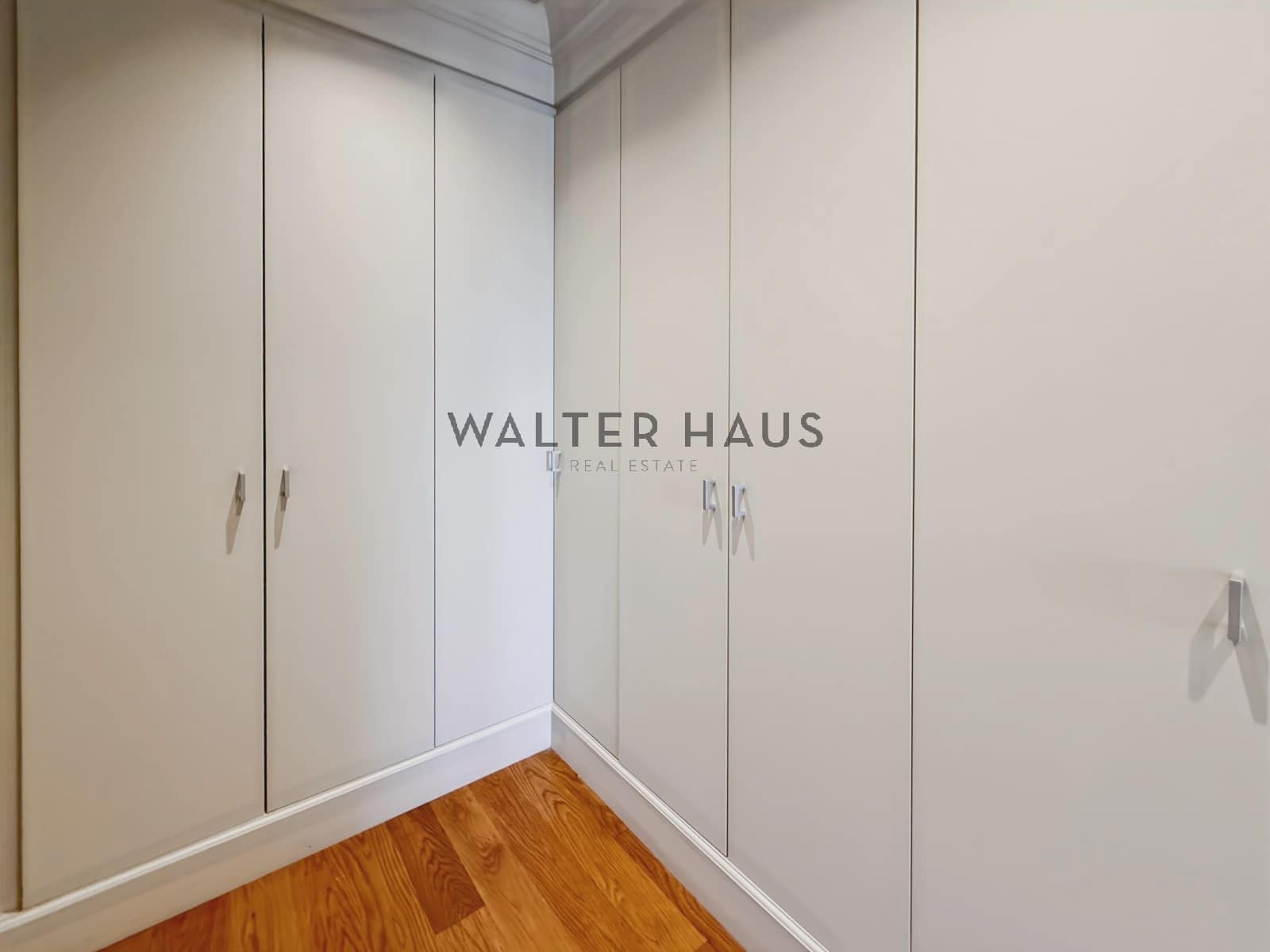 4 quarto Apartamento para arrendar em Barcelona cidade - 7 000 € (Ref: 9948576)