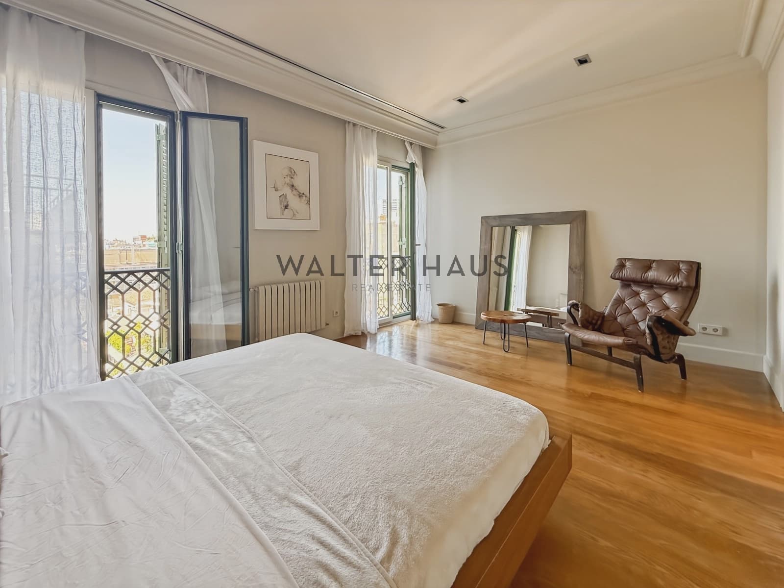 4 quarto Apartamento para arrendar em Barcelona cidade - 7 000 € (Ref: 9948576)