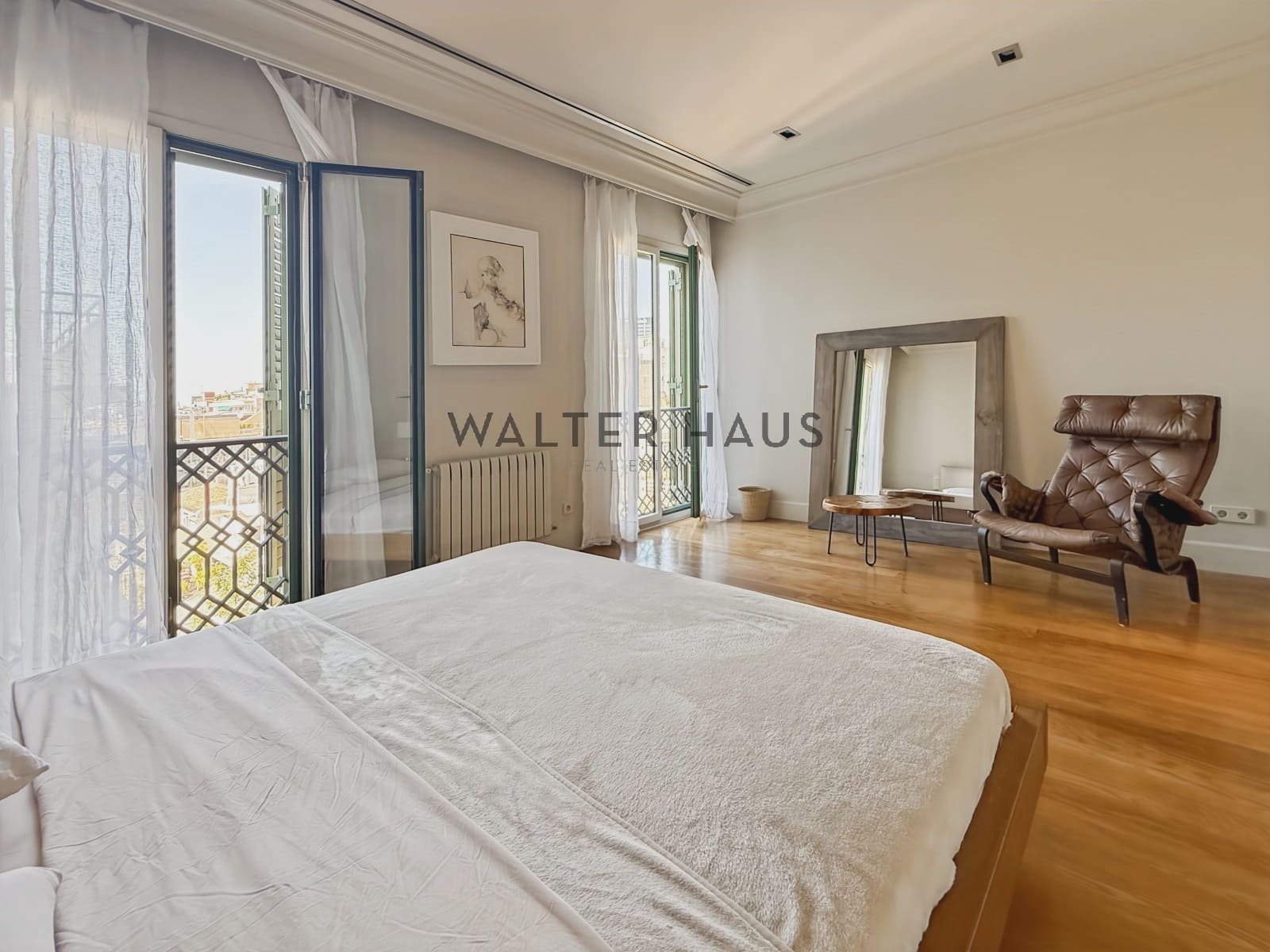 4 quarto Apartamento para arrendar em Barcelona cidade - 7 000 € (Ref: 9948576)