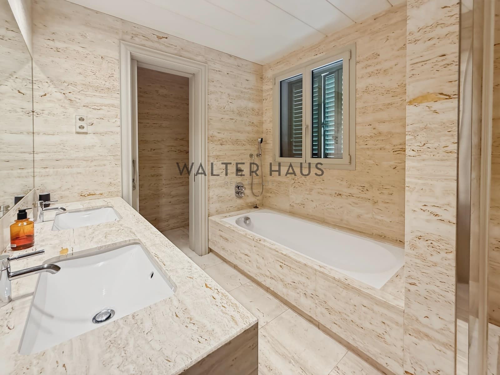 4 quarto Apartamento para arrendar em Barcelona cidade - 7 000 € (Ref: 9948576)