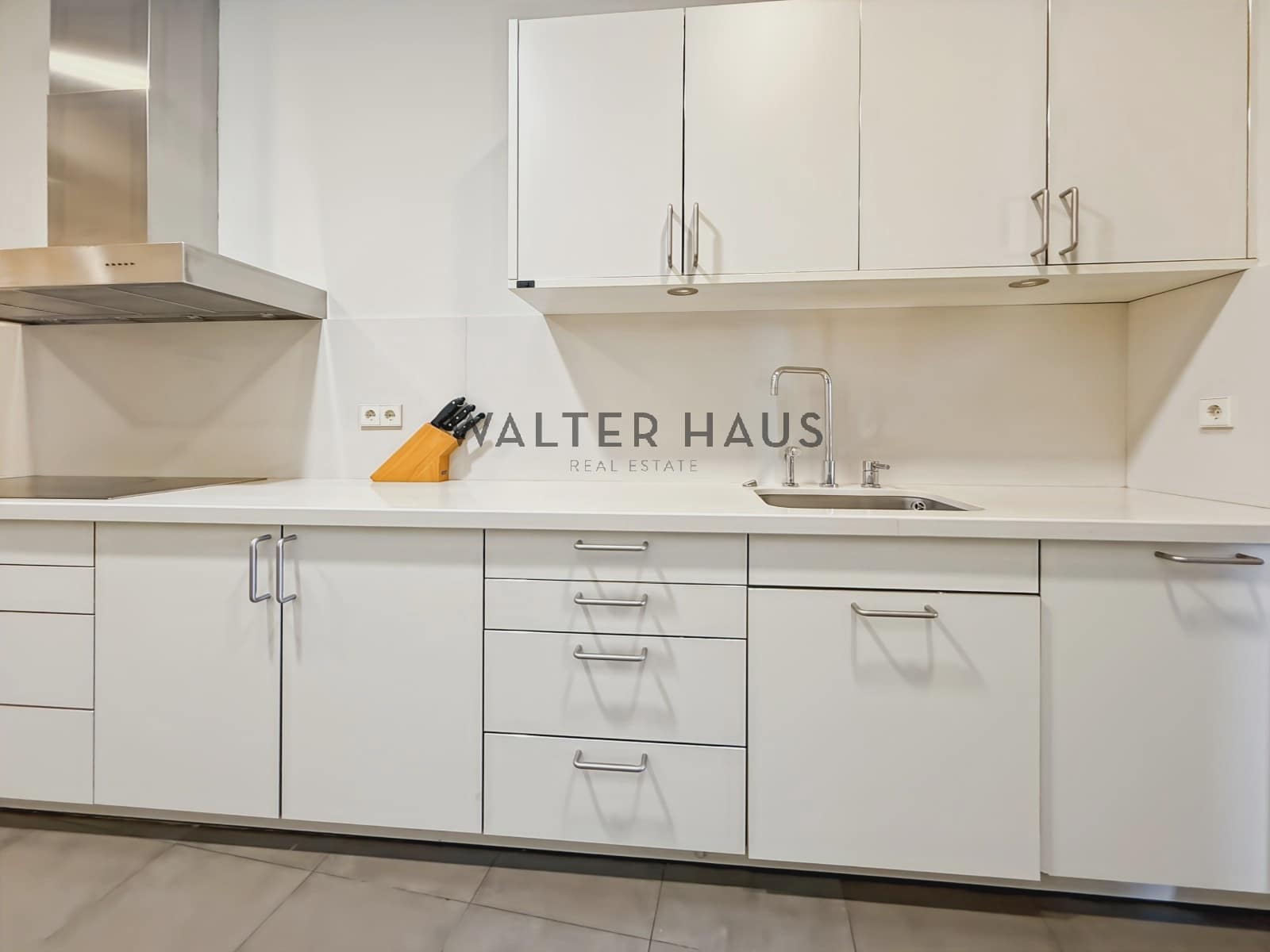 4 quarto Apartamento para arrendar em Barcelona cidade - 7 000 € (Ref: 9948576)