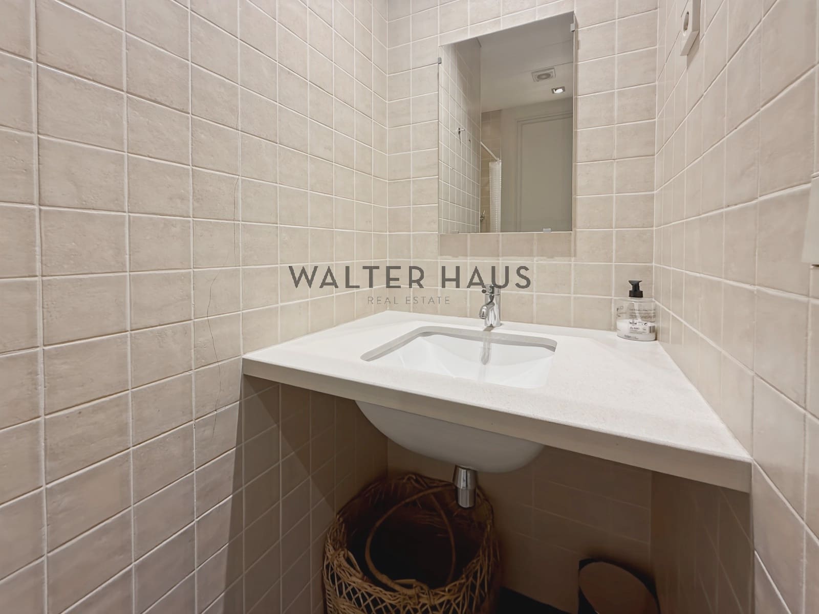 4 quarto Apartamento para arrendar em Barcelona cidade - 7 000 € (Ref: 9948576)