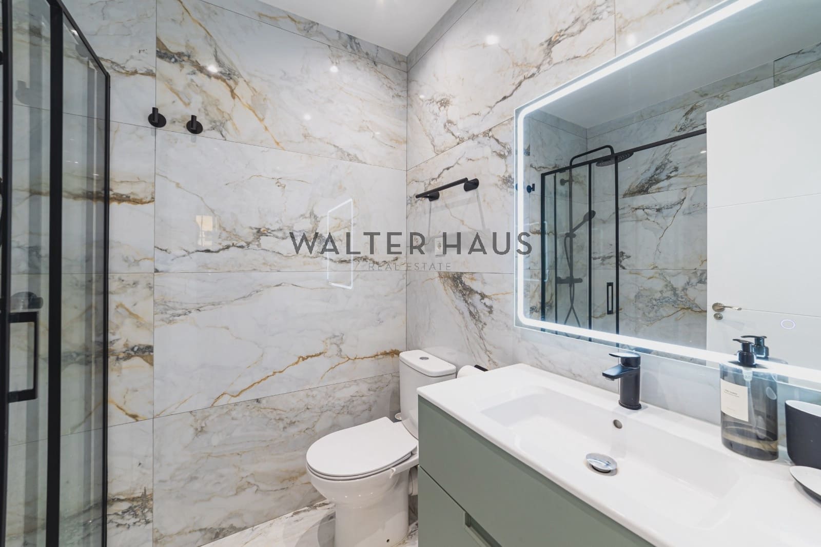 3 sovrum Lägenhet att hyra i Madrid stad - 2 800 € (Ref: 9950360)