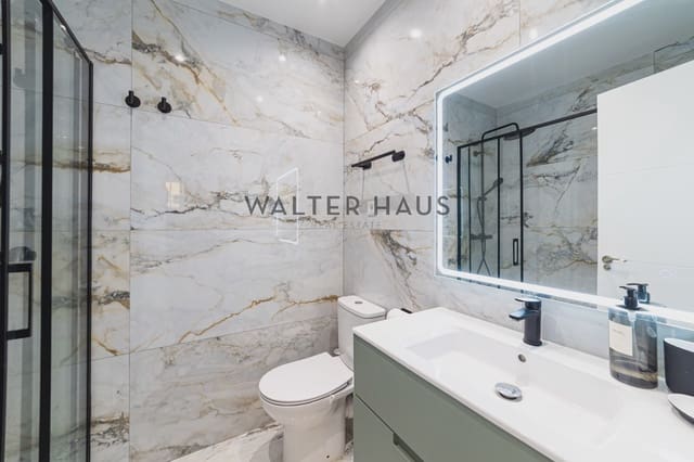 3 sovrum Lägenhet att hyra i Pacífico, Madrid stad - 2 800 € (Ref: 9950360)