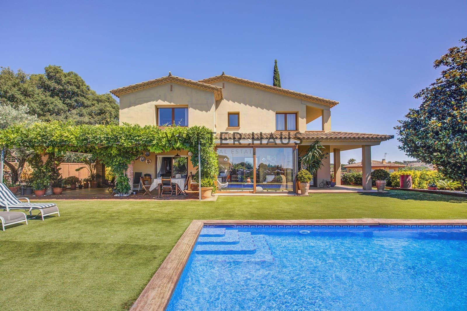 5 bedroom Villa for sale in Mont-ras - € 1,500,000 (Ref: 9956071)