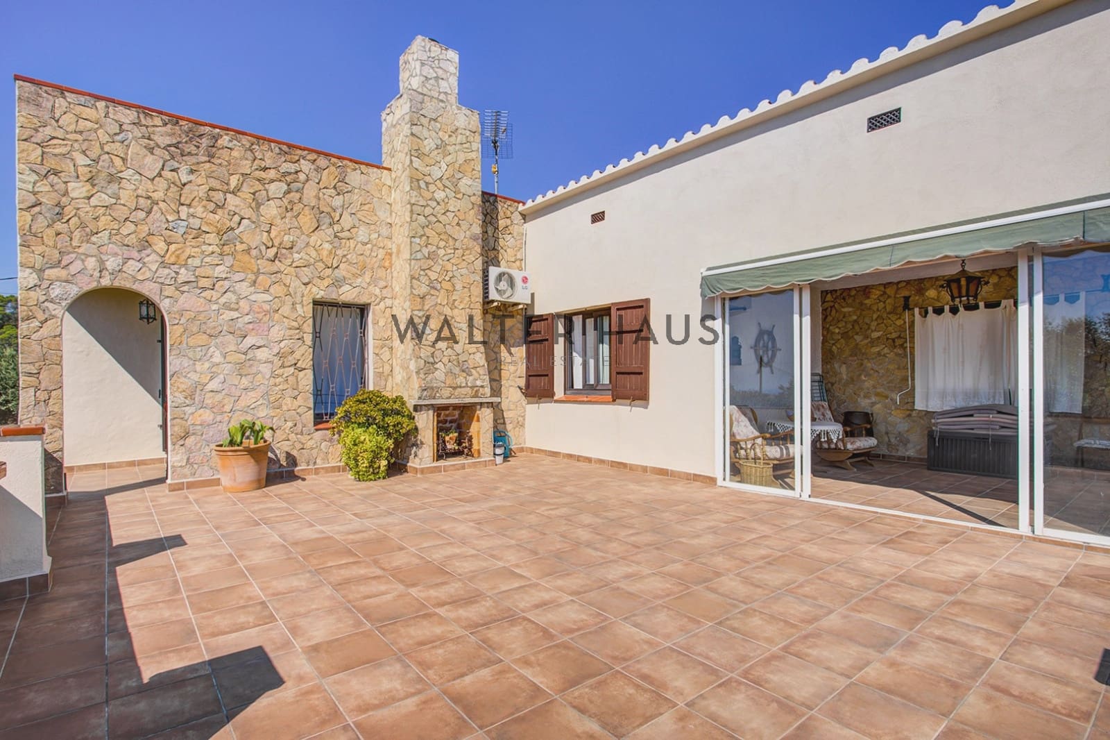 3 bedroom Villa for sale in Vall-llobrega - € 440,000 (Ref: 9961195)