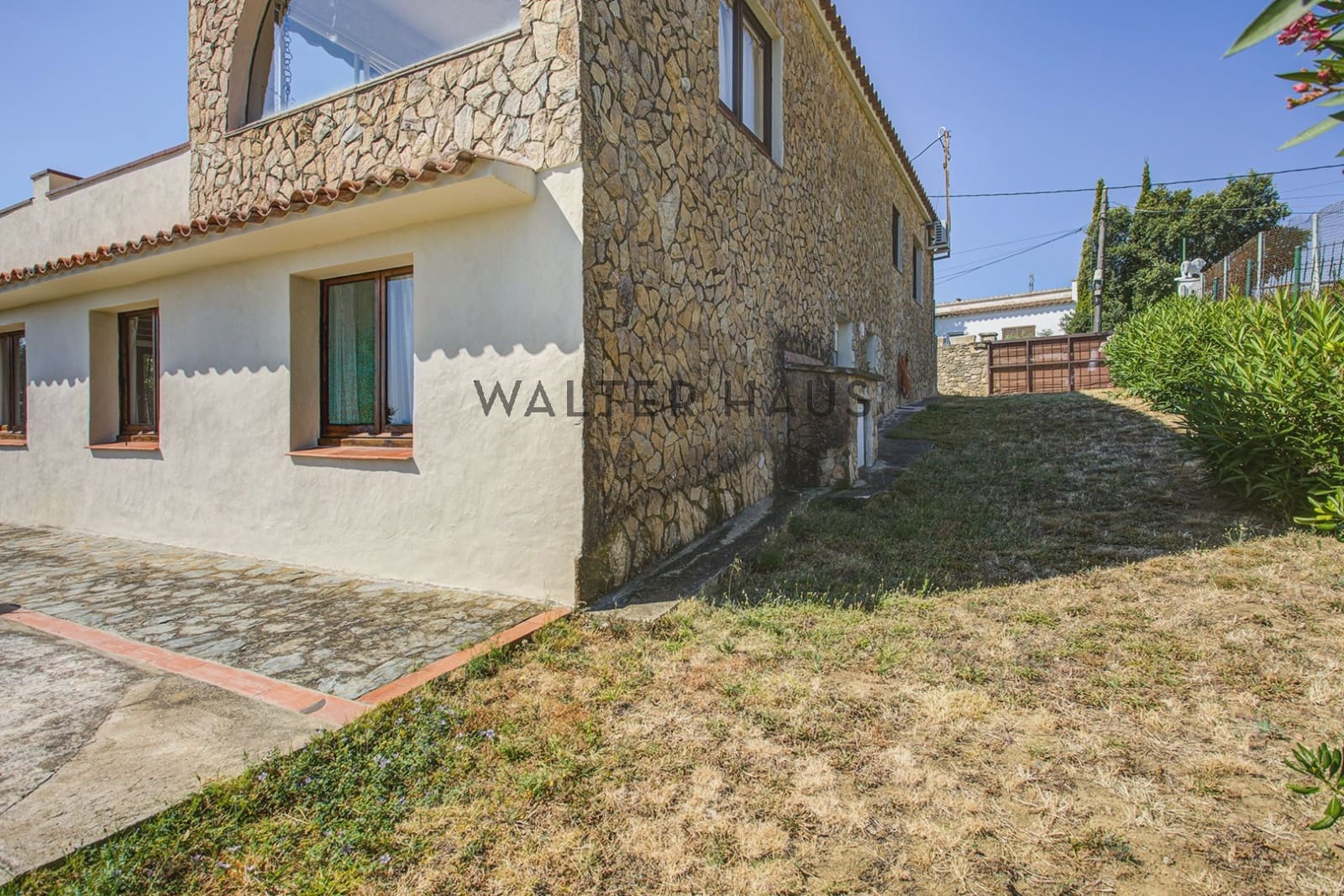 3 bedroom Villa for sale in Vall-llobrega - € 440,000 (Ref: 9961195)