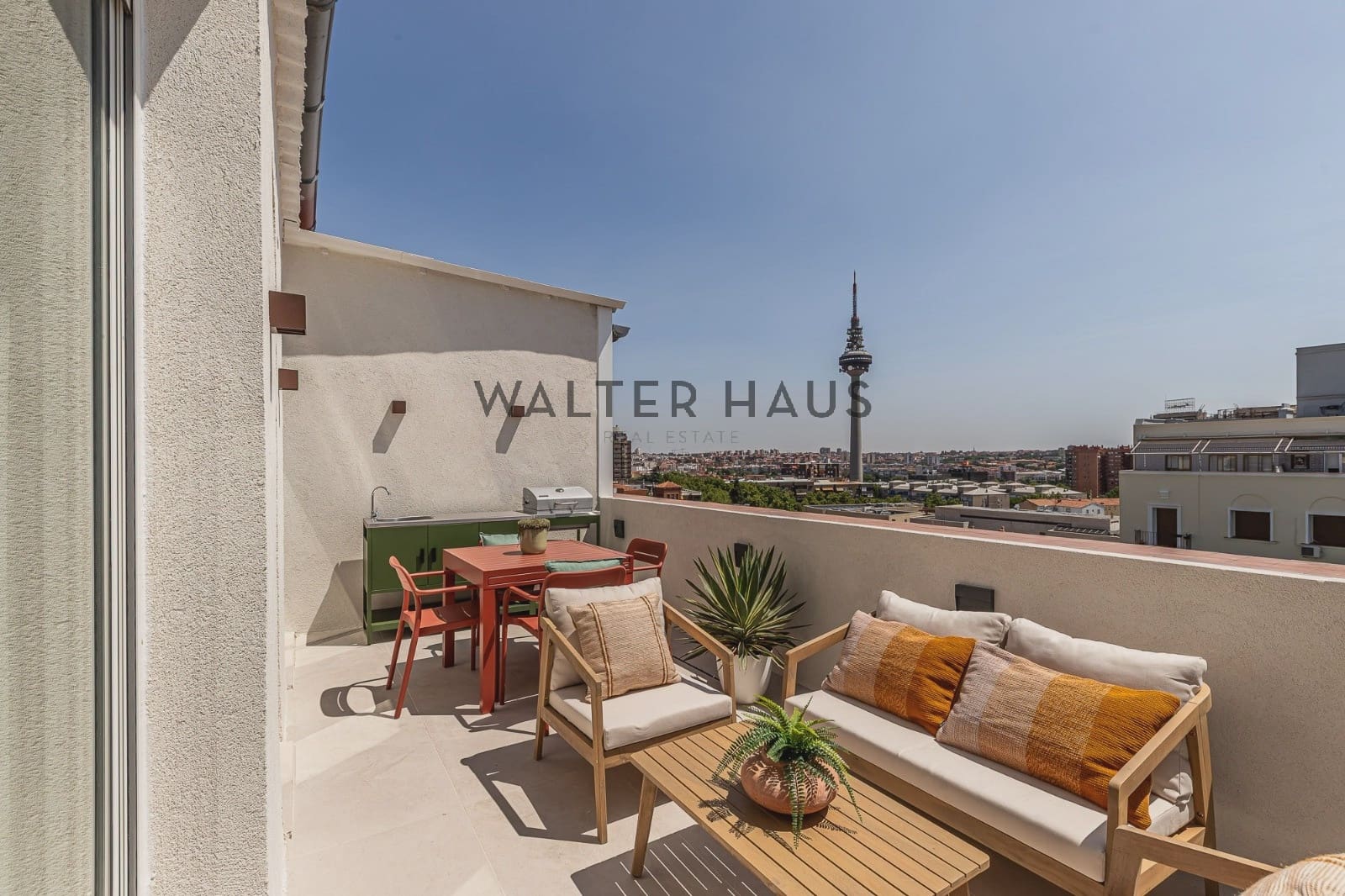 3 bedroom Penthouse for sale in Madrid city - € 1,450,000 (Ref: 9975844)