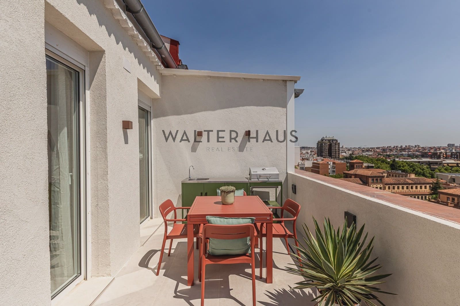 3 bedroom Penthouse for sale in Madrid city - € 1,450,000 (Ref: 9975844)