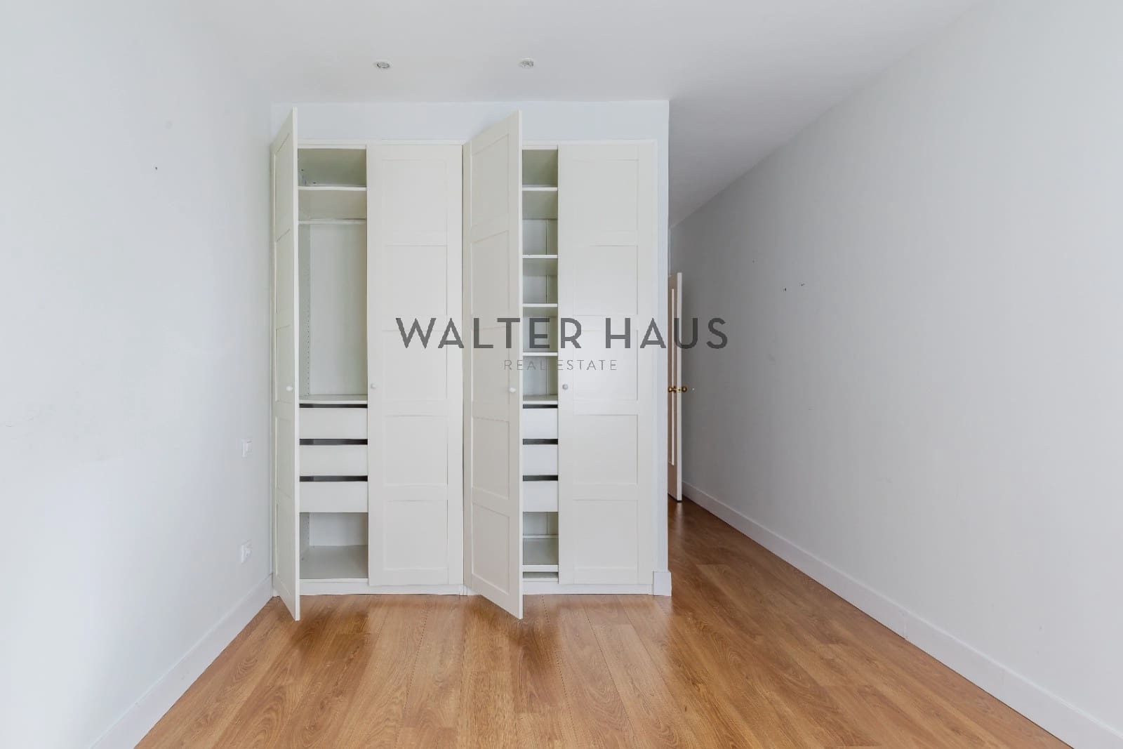 4 bedroom Flat for sale in Madrid city - € 1,750,000 (Ref: 9996321)