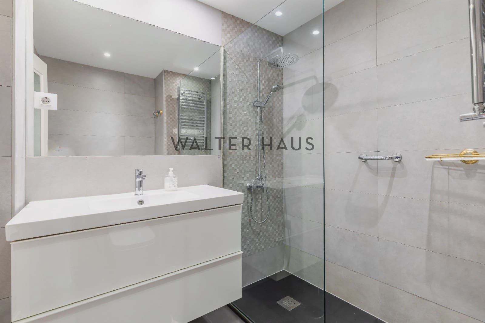 4 bedroom Flat for sale in Madrid city - € 1,750,000 (Ref: 9996321)