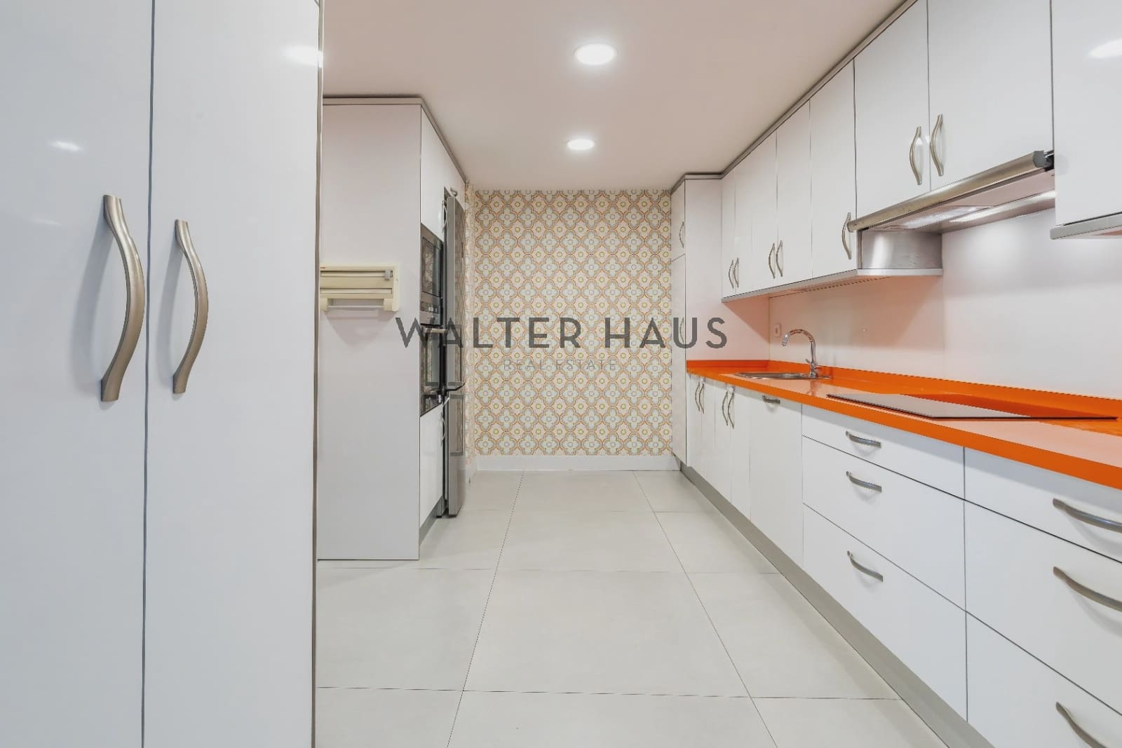4 bedroom Flat for sale in Madrid city - € 1,750,000 (Ref: 9996321)