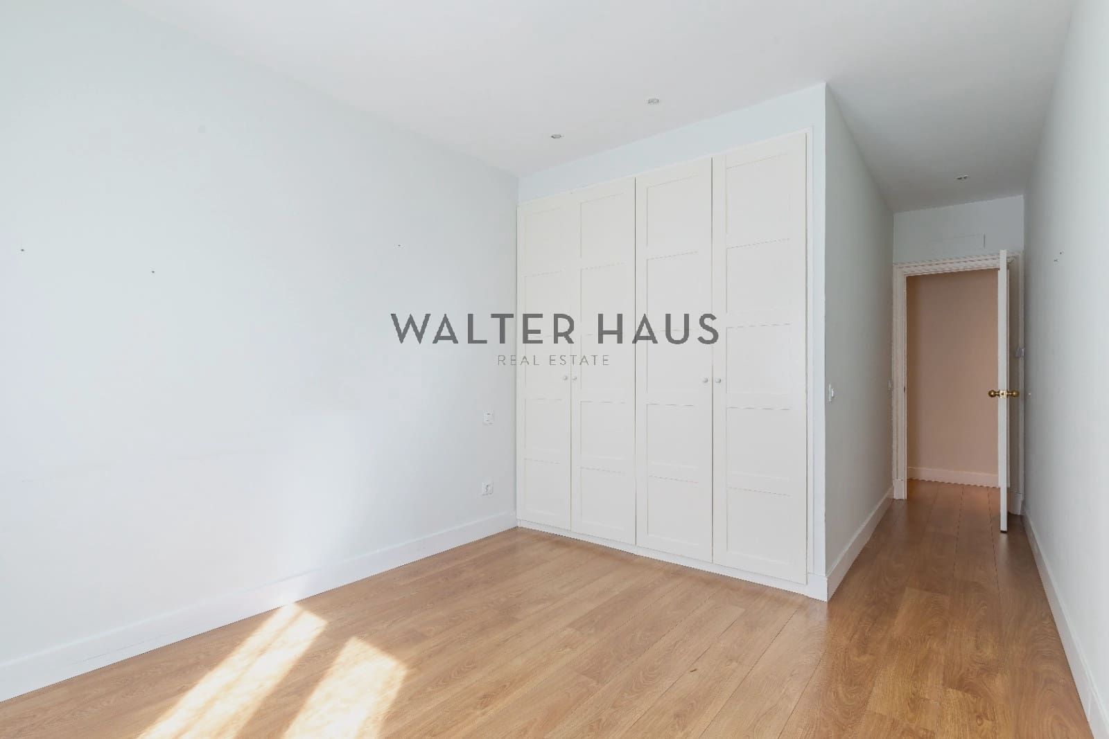 4 bedroom Flat for sale in Madrid city - € 1,750,000 (Ref: 9996321)