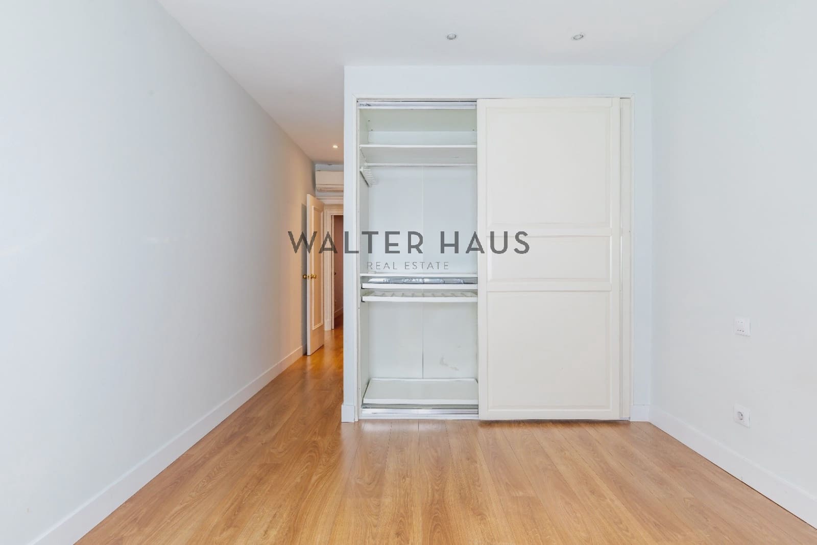 4 bedroom Flat for sale in Madrid city - € 1,750,000 (Ref: 9996321)