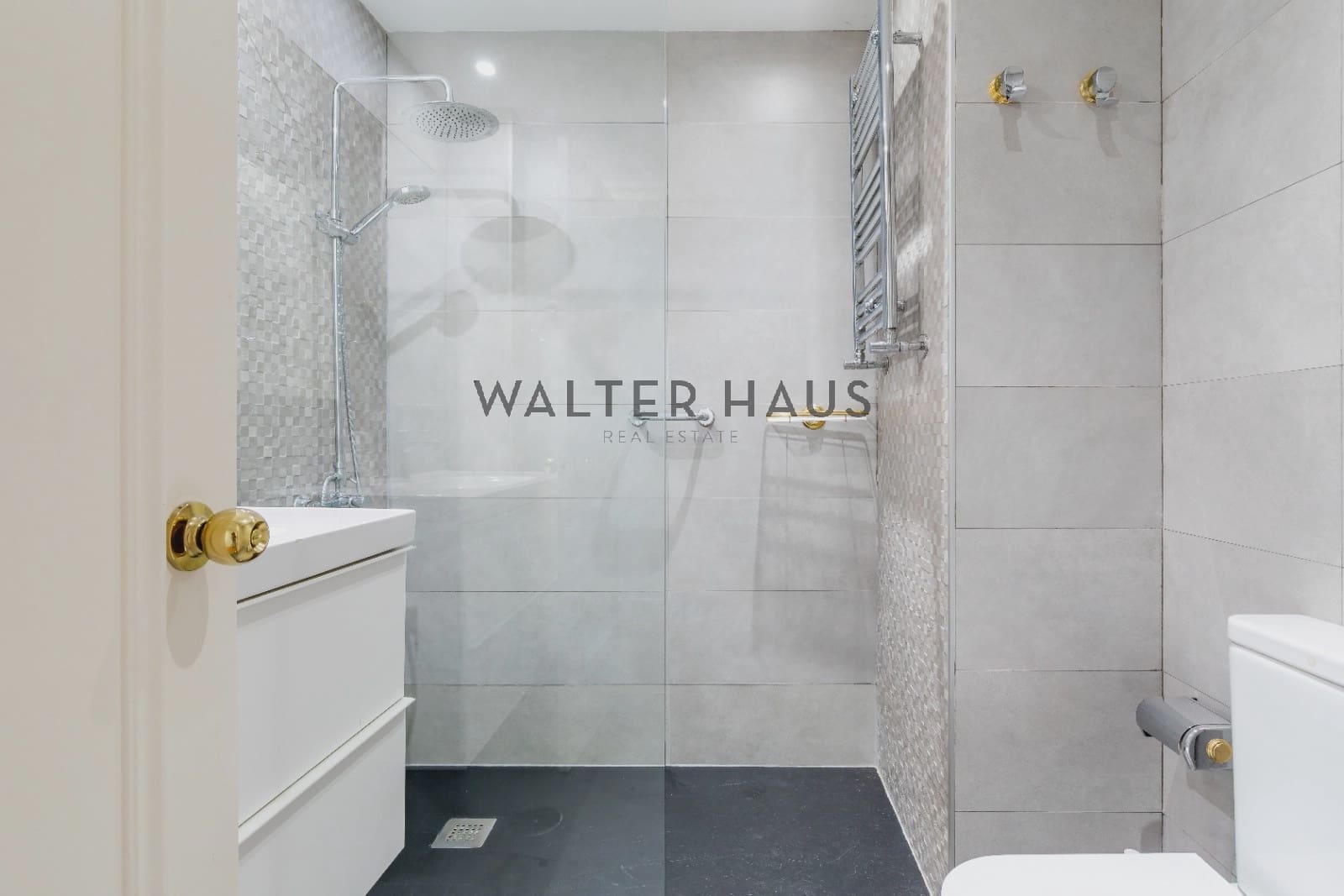 4 bedroom Flat for sale in Madrid city - € 1,750,000 (Ref: 9996321)