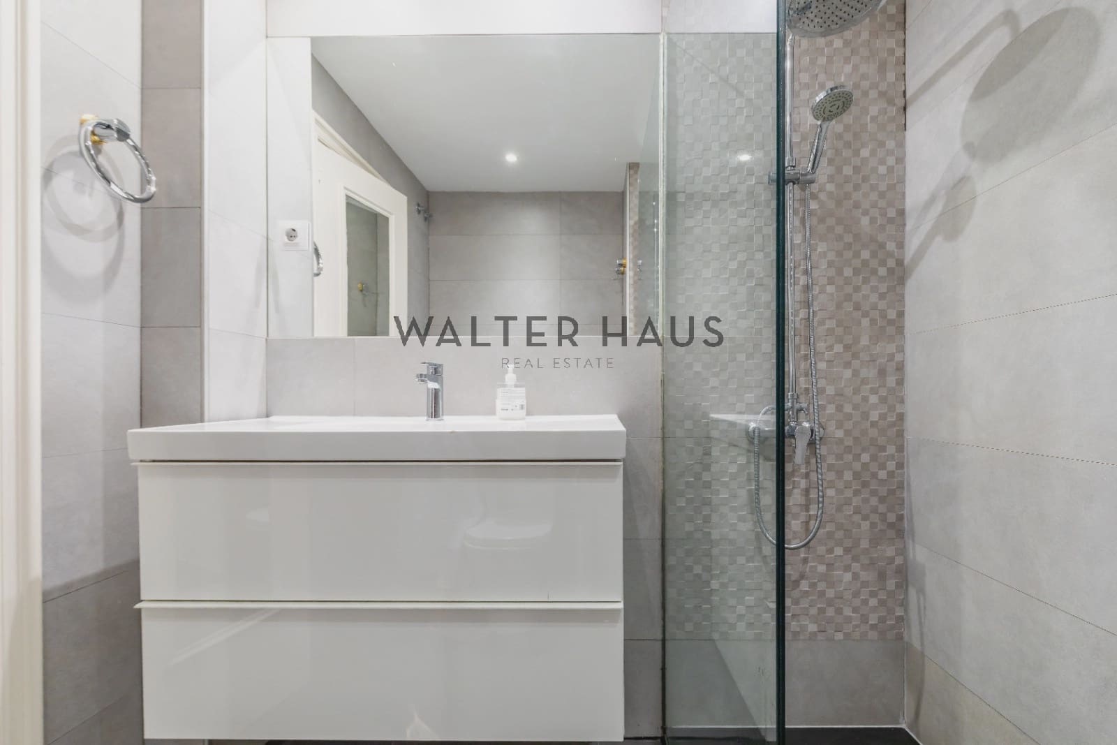 4 bedroom Flat for sale in Madrid city - € 1,750,000 (Ref: 9996321)