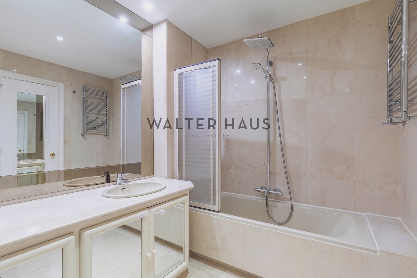 4 bedroom Flat for sale in Madrid city - € 1,750,000 (Ref: 9996321)