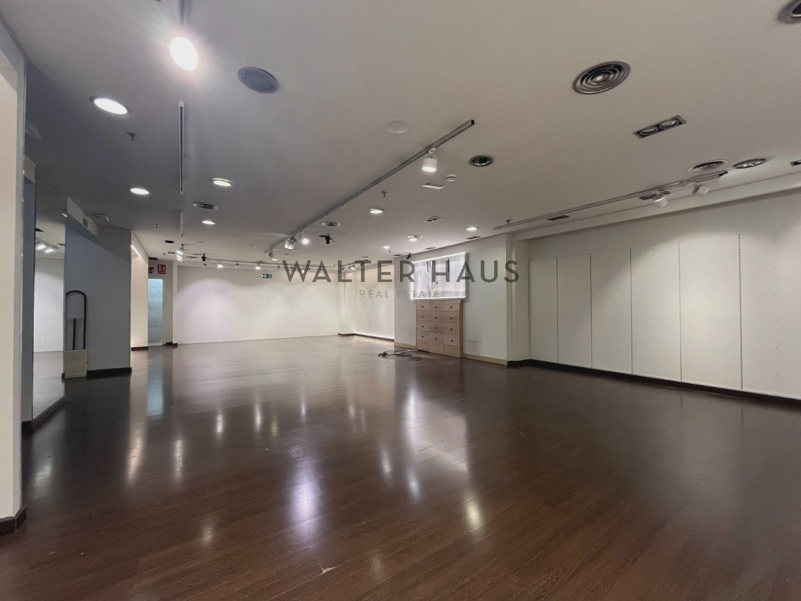 2 makuuhuone Kaupallinen myytävänä paikassa Barcelona kaupunki - 700 000 € (Ref: 9997839)