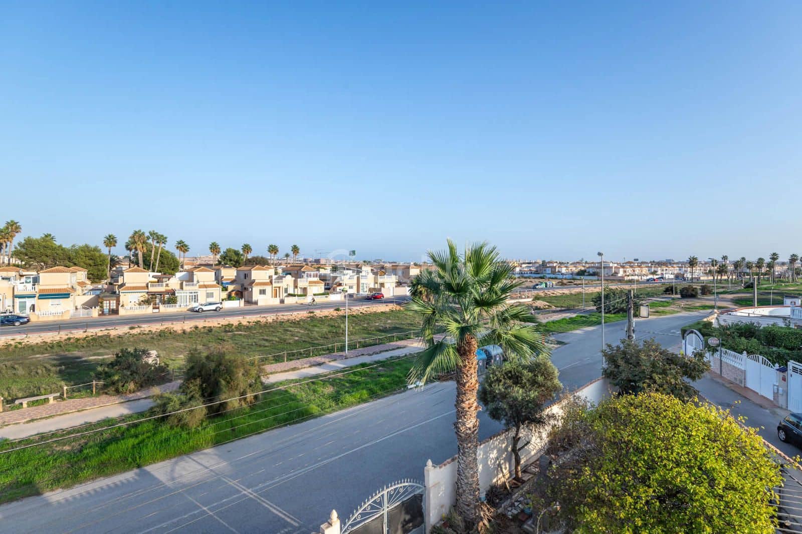 4 makuuhuone Huvila myytävänä paikassa Torrevieja mukana 
autotalli - 265 000 € (Ref: 9064103)