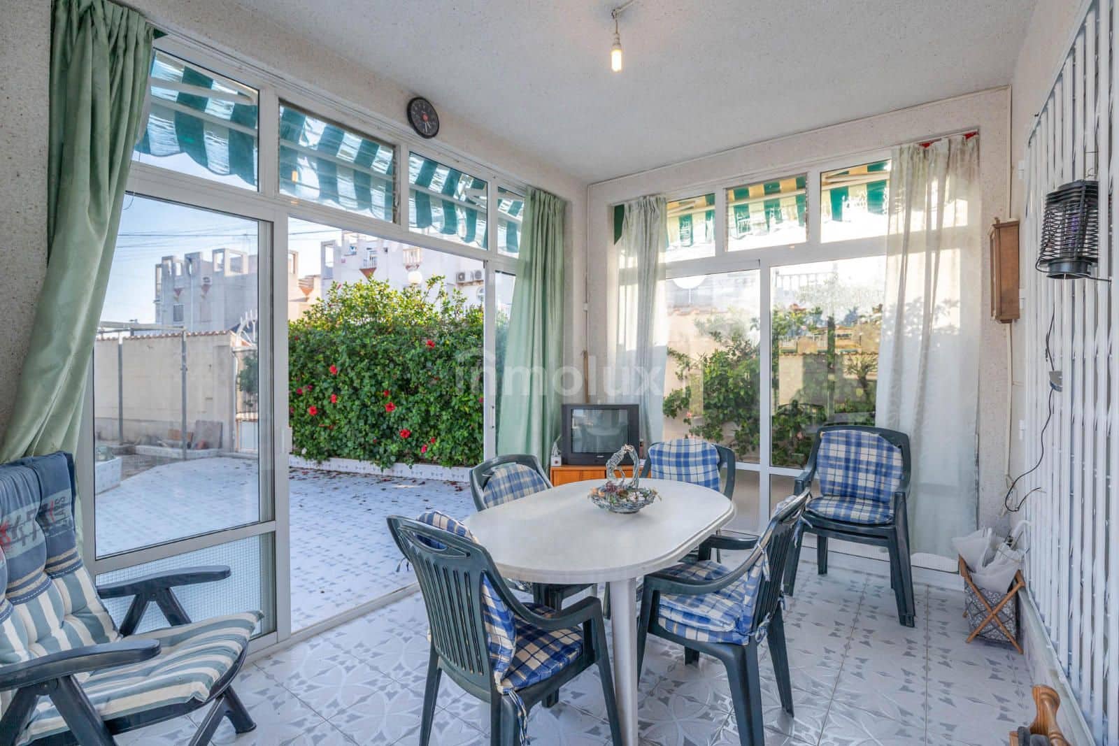 4 makuuhuone Huvila myytävänä paikassa Torrevieja mukana 
autotalli - 265 000 € (Ref: 9064103)