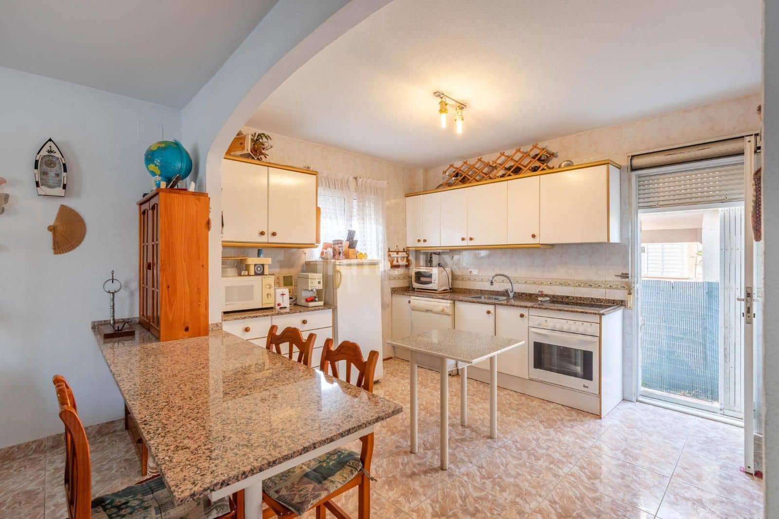 4 makuuhuone Huvila myytävänä paikassa Torrevieja mukana 
autotalli - 265 000 € (Ref: 9064103)