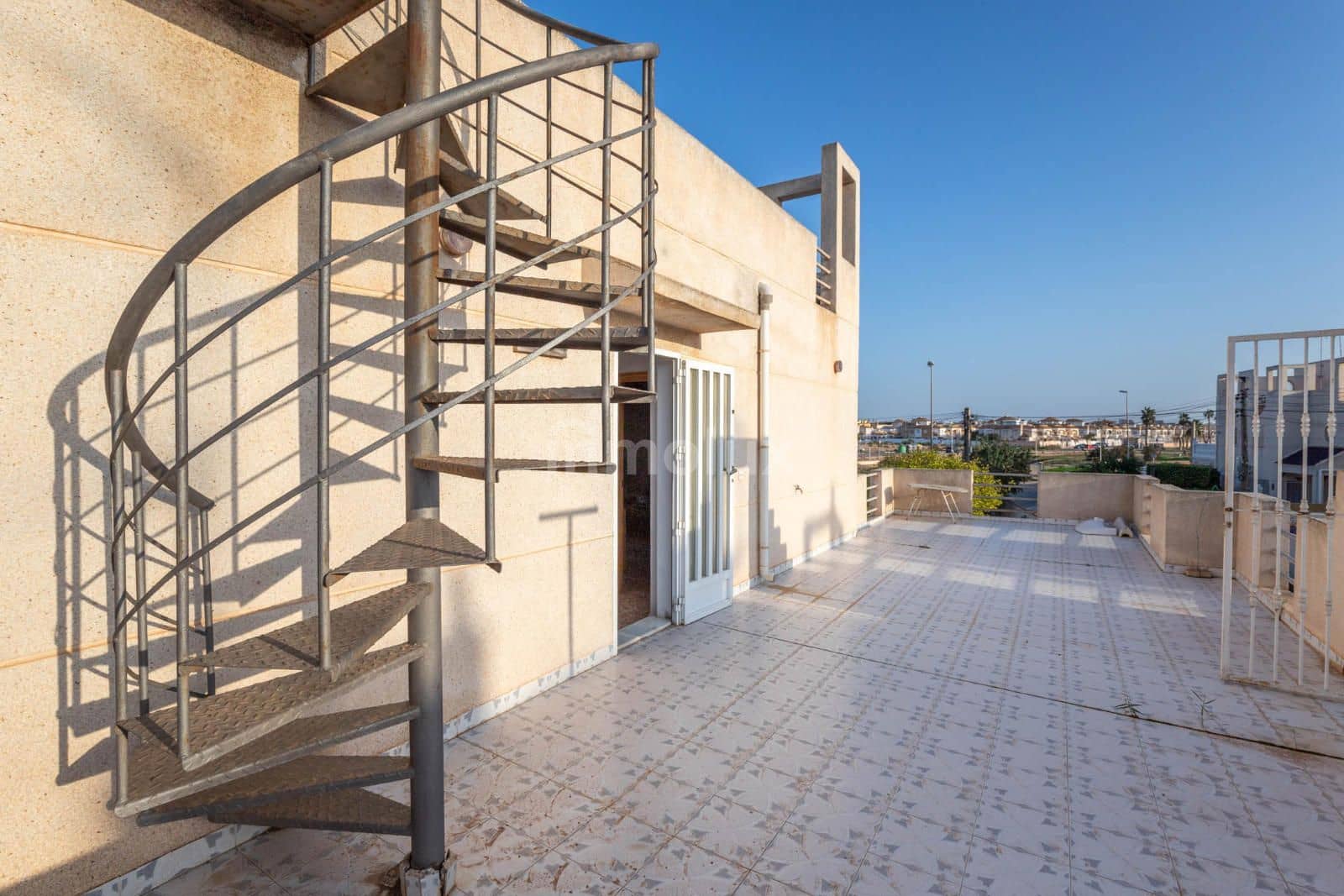 4 makuuhuone Huvila myytävänä paikassa Torrevieja mukana 
autotalli - 265 000 € (Ref: 9064103)