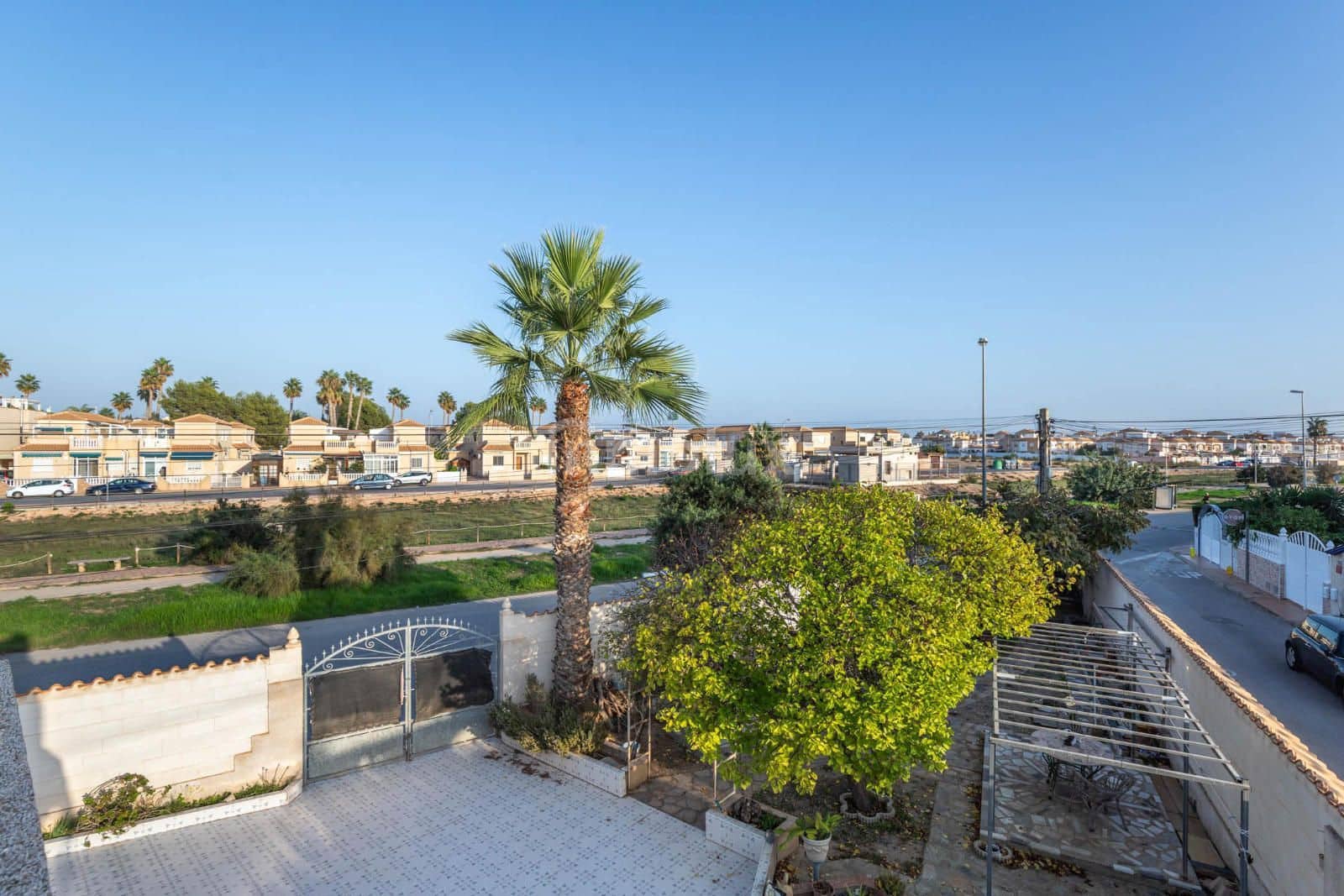 4 makuuhuone Huvila myytävänä paikassa Torrevieja mukana 
autotalli - 265 000 € (Ref: 9064103)