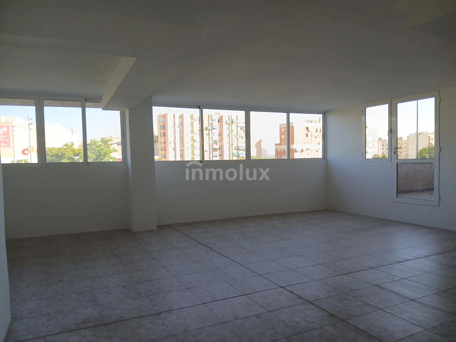 Kontor til leie i Alicante by med garasje - € 760 (Ref: 9064116)