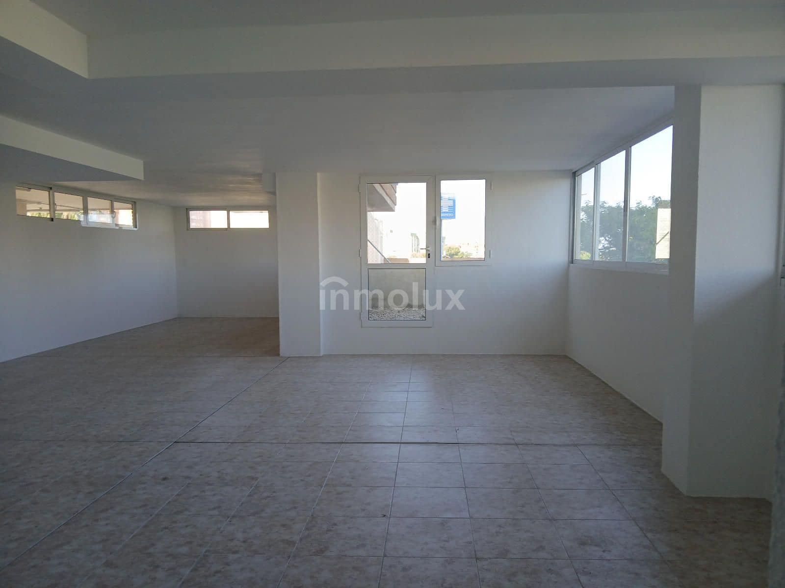 Kontor til leie i Alicante by med garasje - € 760 (Ref: 9064116)