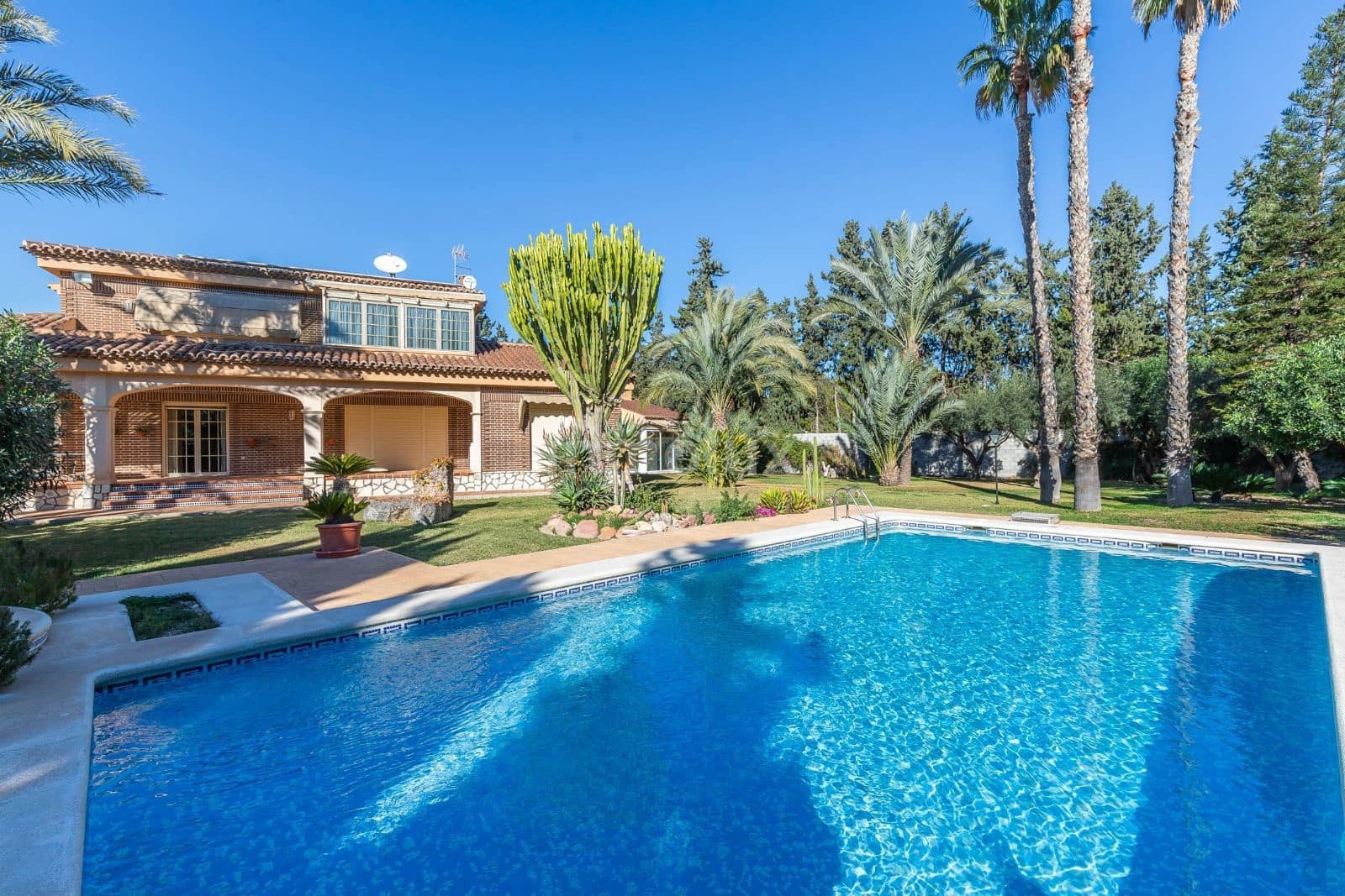 5 soveværelse Villa til salg i Alicante by med swimmingpool garage - € 1.600.000 (Ref: 9064142)