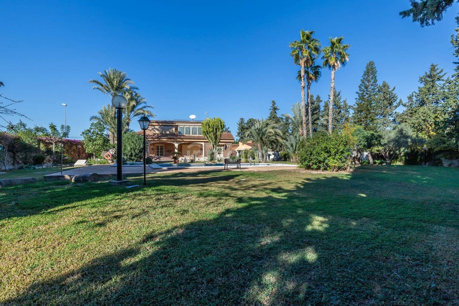 5 soveværelse Villa til salg i Alicante by med swimmingpool garage - € 1.600.000 (Ref: 9064142)